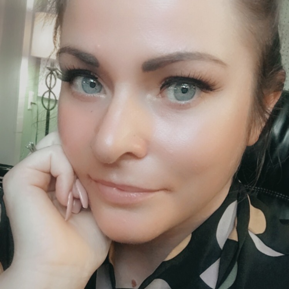 Meet your Posher, Alexis